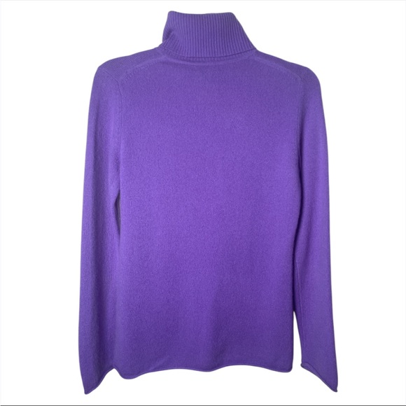 Lord & Taylor Women's Purple ribbed Turtleneck 100% cashmere Sweater size Medium - Picture 3 of 3